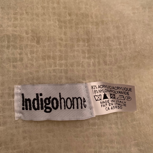 Indigo Italian throw - Picture 2 of 3